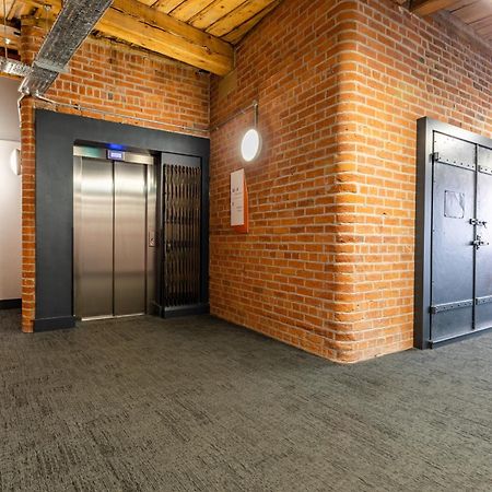 Easyhotel Манчестър Екстериор снимка