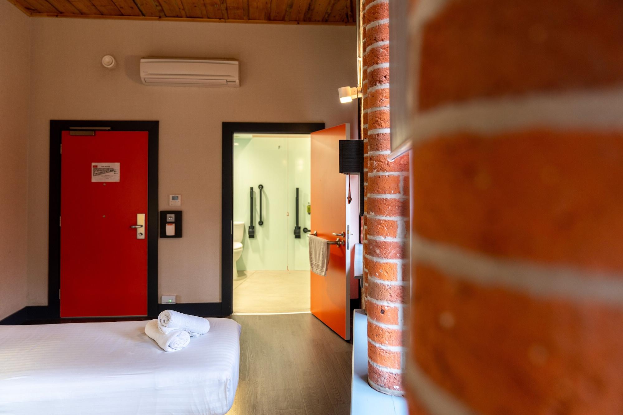 Easyhotel Манчестър Екстериор снимка