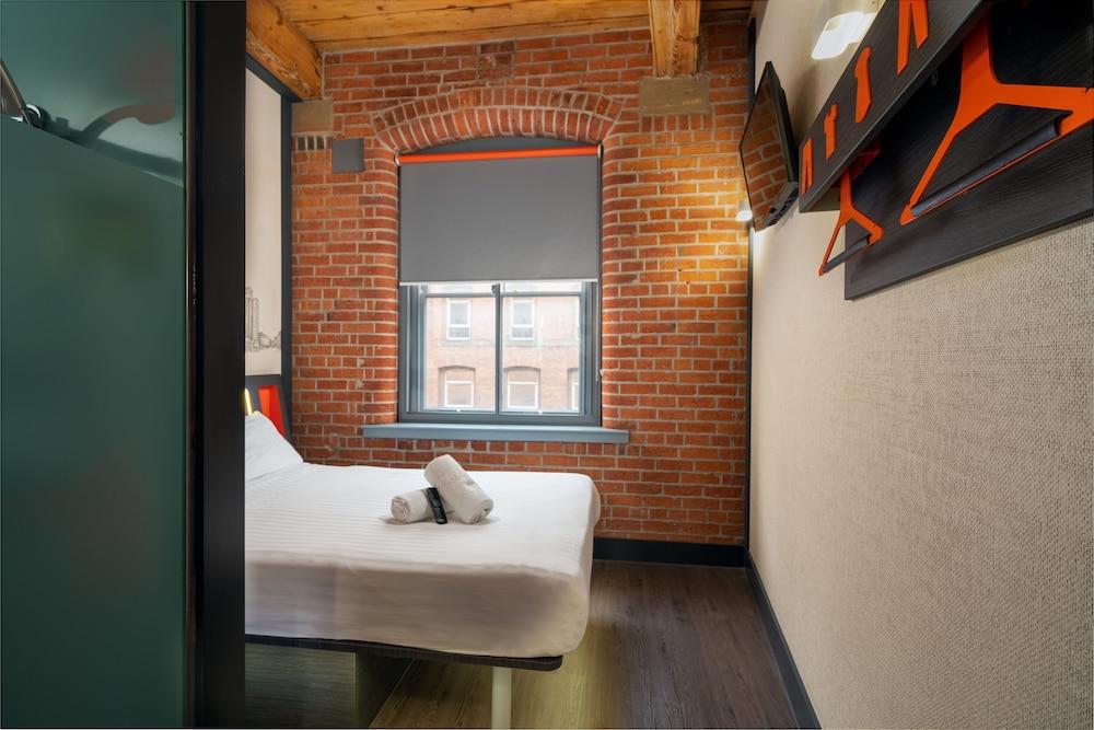 Easyhotel Манчестър Екстериор снимка