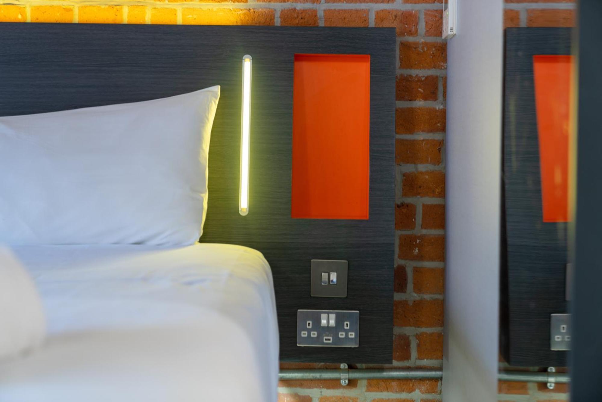 Easyhotel Манчестър Екстериор снимка