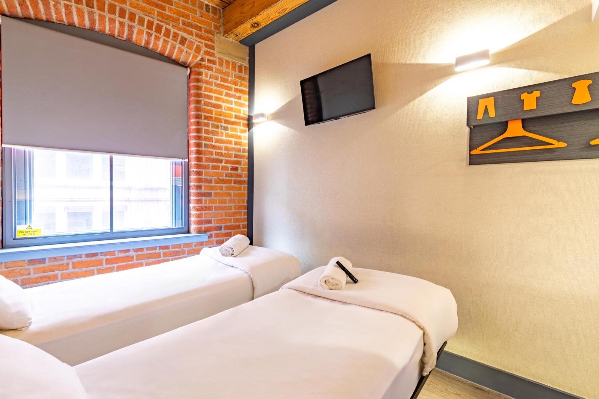 Easyhotel Манчестър Екстериор снимка