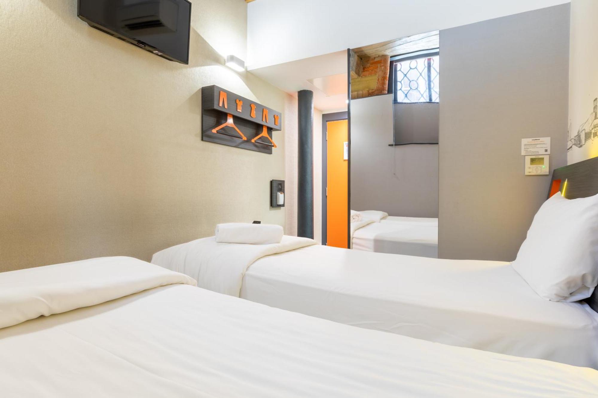Easyhotel Манчестър Екстериор снимка