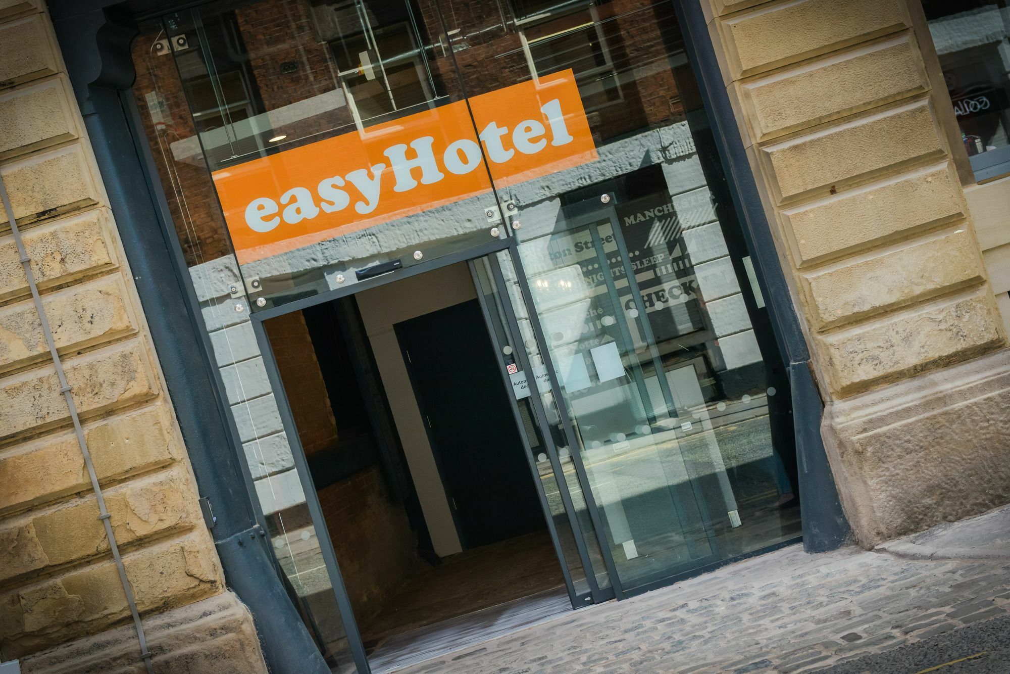 Easyhotel Манчестър Екстериор снимка