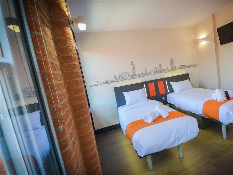 Easyhotel Манчестър Екстериор снимка